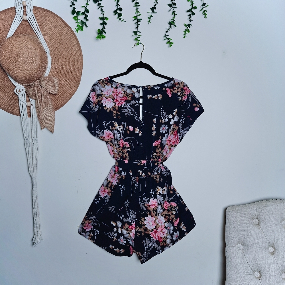 Shein Navy Floral V-Neck Romper – Size Medium - Picture 2 of 4